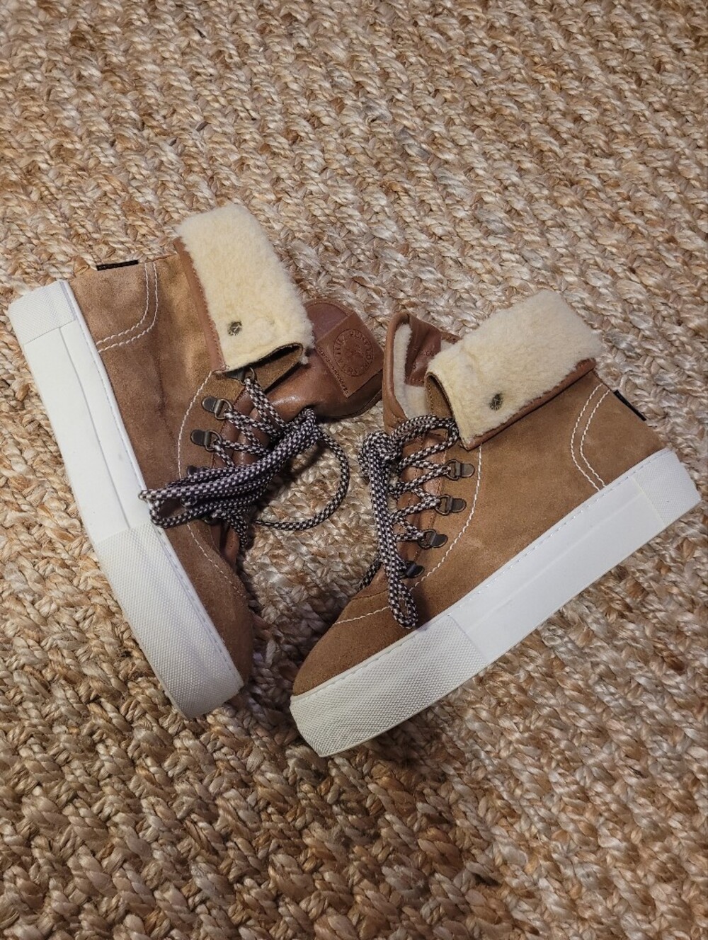 Penelope Chilvers Phoenix Tan Leather Shearling Hiker Sneaker Boots 39 Apres Ski